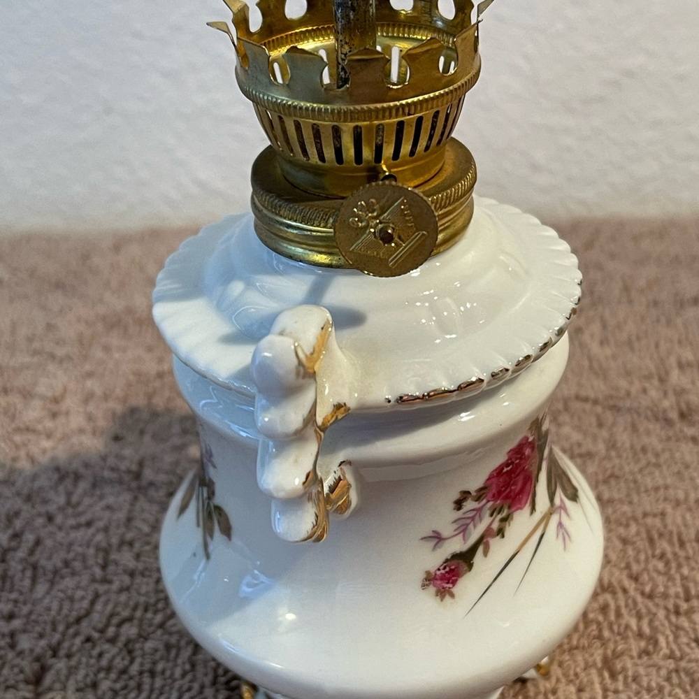 Vintage Small Porcelain Oil Lamp with a Floral Design - Picture 5 of 11